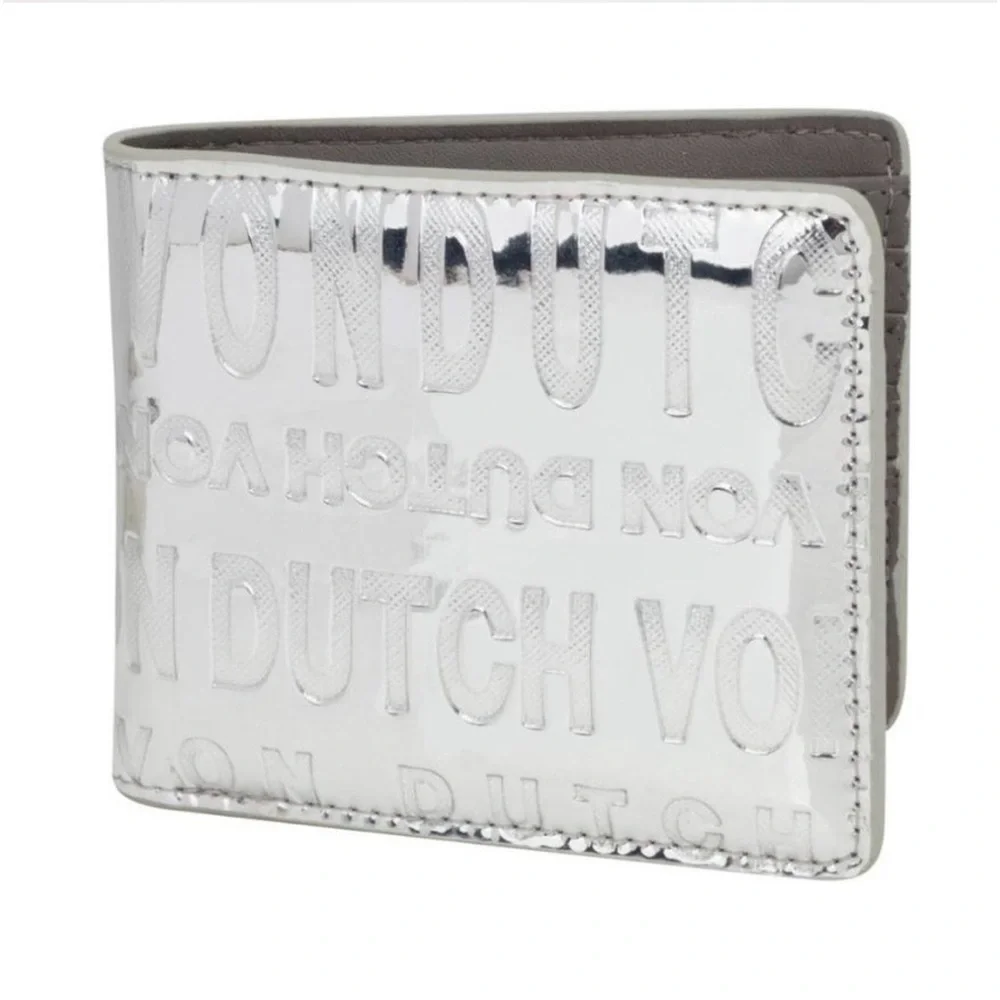 Von Dutch Silver Reflective Mens‎ Bifold Wallet w/ Dust Bag and Box!! NEW/NWT!🩶